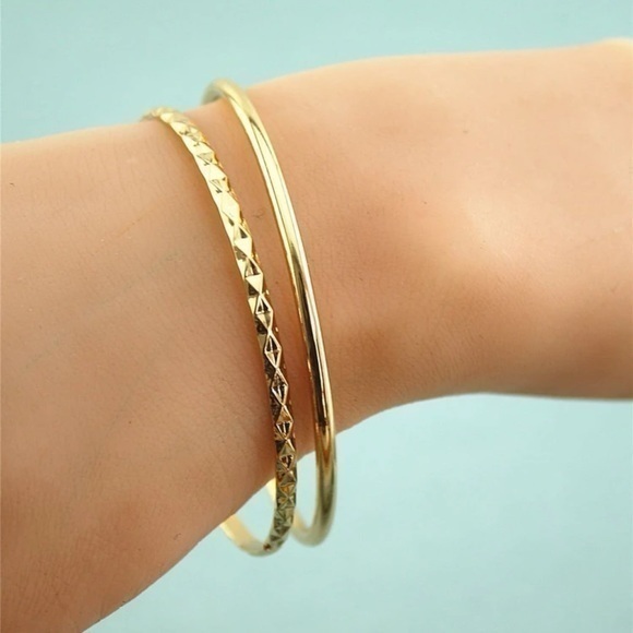 Jewelry - 2 pcs Textured Bangle Bracelet Golden